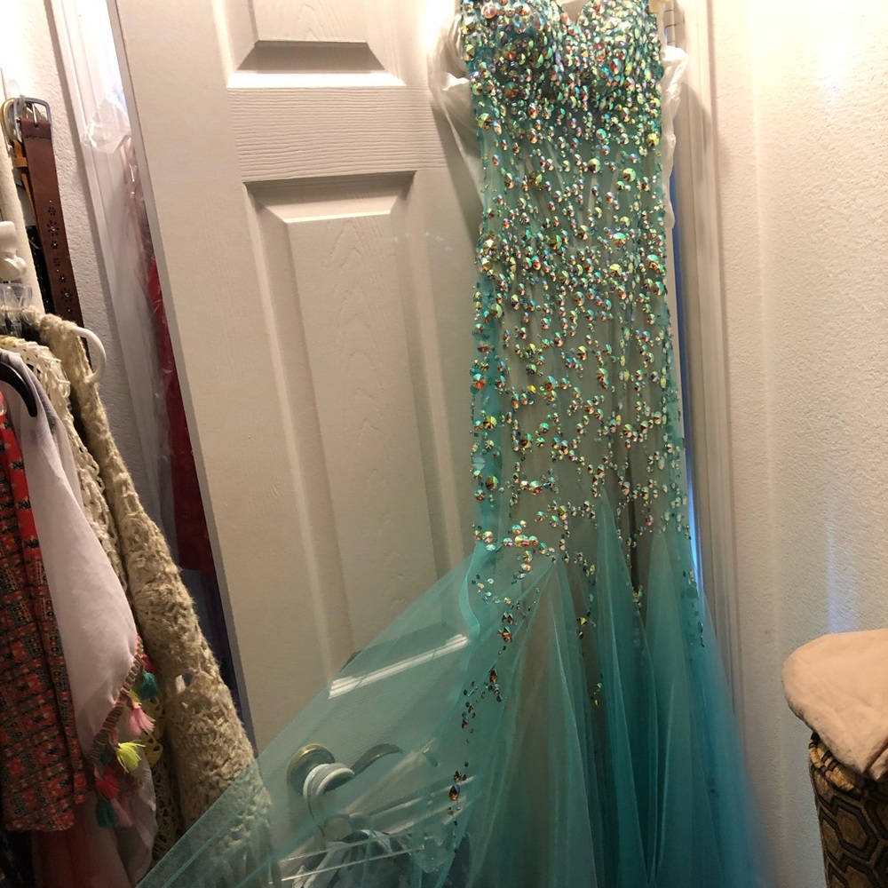 Womens prom dress (size 6-8)